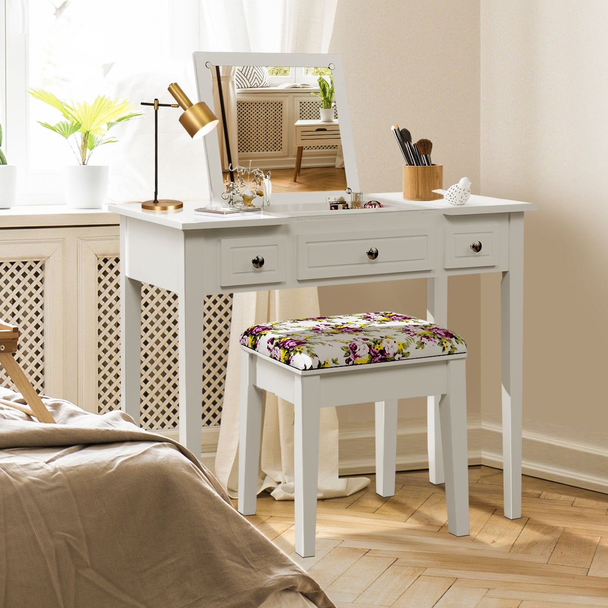 Vanity Table with mirror and drawers
